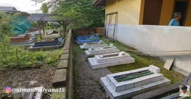 Penampakan Desa Siluman, Banyak Kuburan di Pemukiman Warga