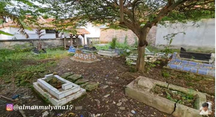 Penampakan Desa Siluman, Banyak Kuburan di Pemukiman Warga