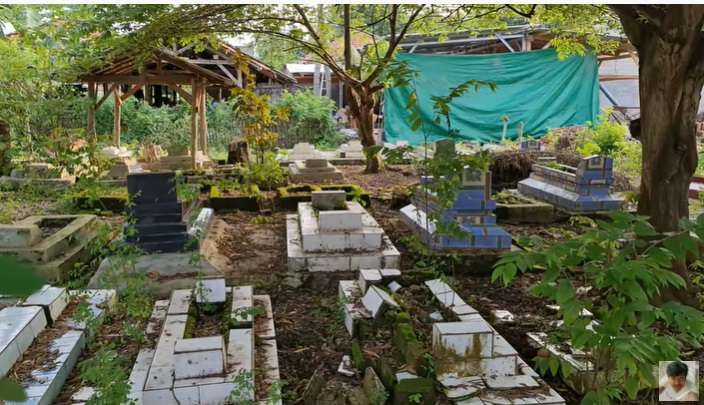 Penampakan Desa Siluman, Banyak Kuburan di Pemukiman Warga