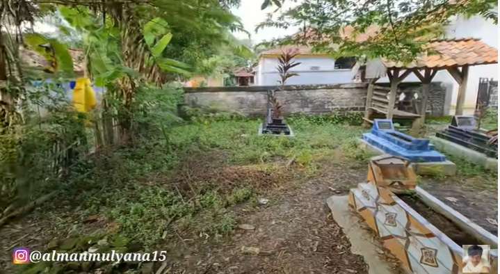 Penampakan Desa Siluman, Banyak Kuburan di Pemukiman Warga
