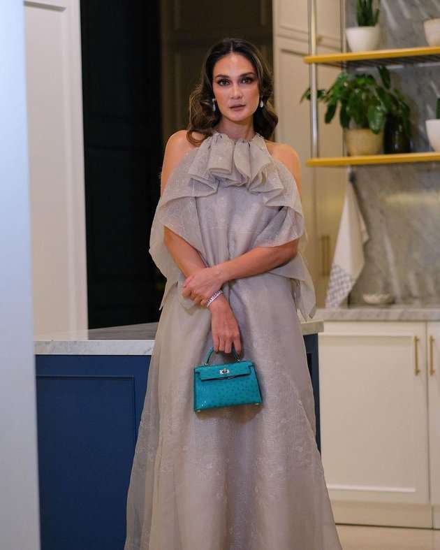10 Gaya ‘Mewah’ Artis Hadiri Pernikahan Vidi Aldiano, Busana Mikha Tambayong Jadi Sorotan!
