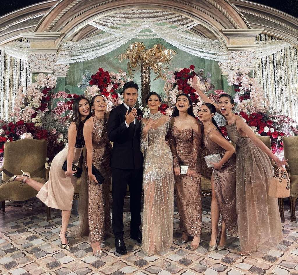 10 Gaya ‘Mewah’ Artis Hadiri Pernikahan Vidi Aldiano, Busana Mikha Tambayong Jadi Sorotan!