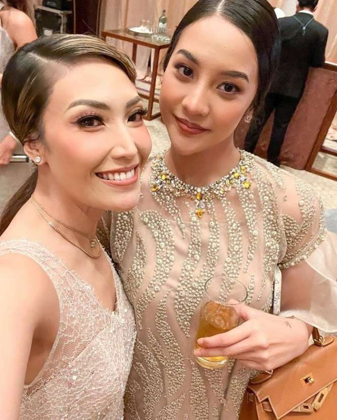 10 Gaya ‘Mewah’ Artis Hadiri Pernikahan Vidi Aldiano, Busana Mikha Tambayong Jadi Sorotan!