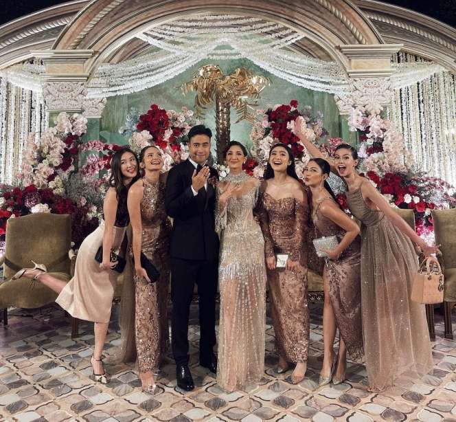 10 Gaya ‘Mewah’ Artis Hadiri Pernikahan Vidi Aldiano, Busana Mikha Tambayong Jadi Sorotan!