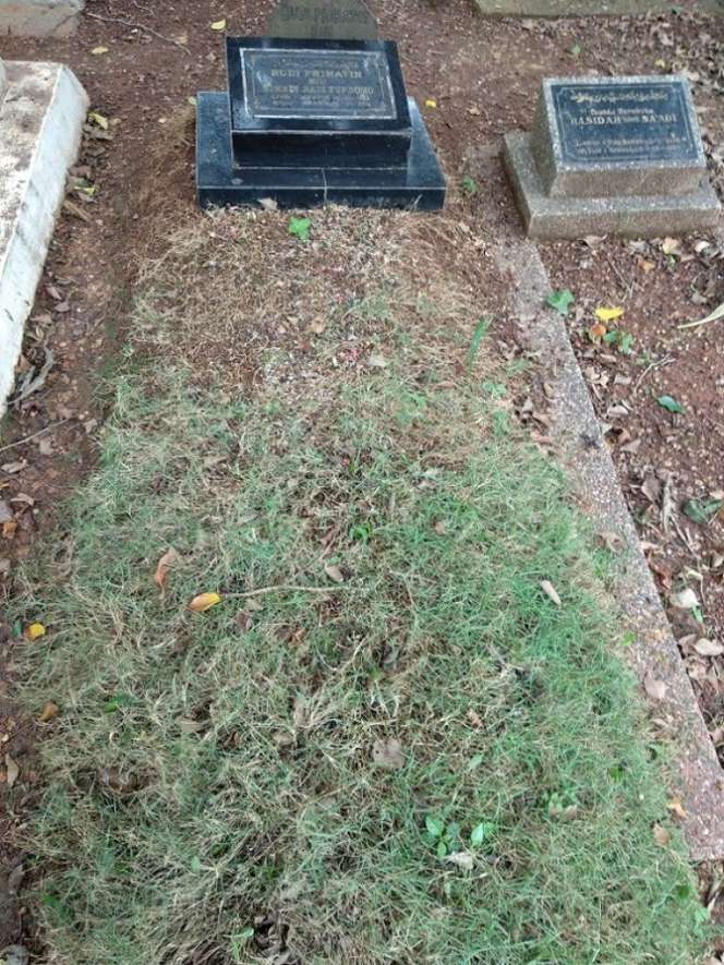Penampakan Makam 5 Seleb yang Tak Lagi Terawat