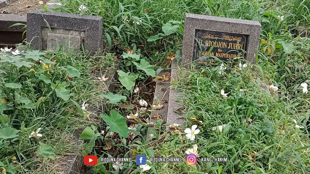 Penampakan Makam 5 Seleb yang Tak Lagi Terawat