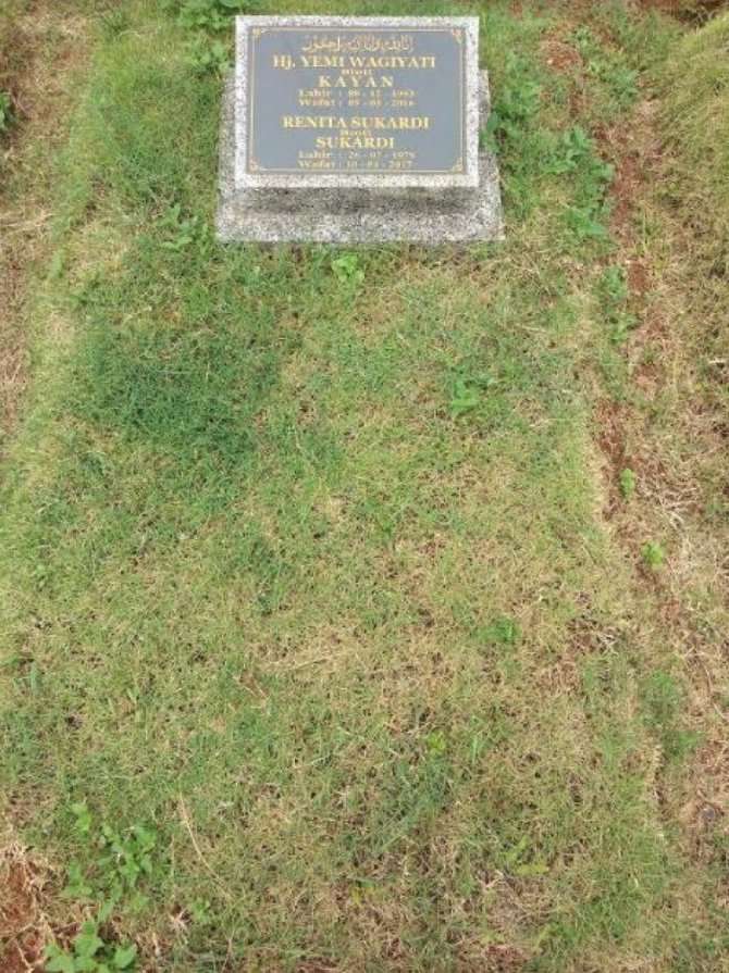 Penampakan Makam 5 Seleb yang Tak Lagi Terawat