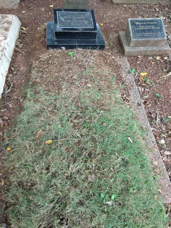Penampakan Makam 5 Seleb yang Tak Lagi Terawat
