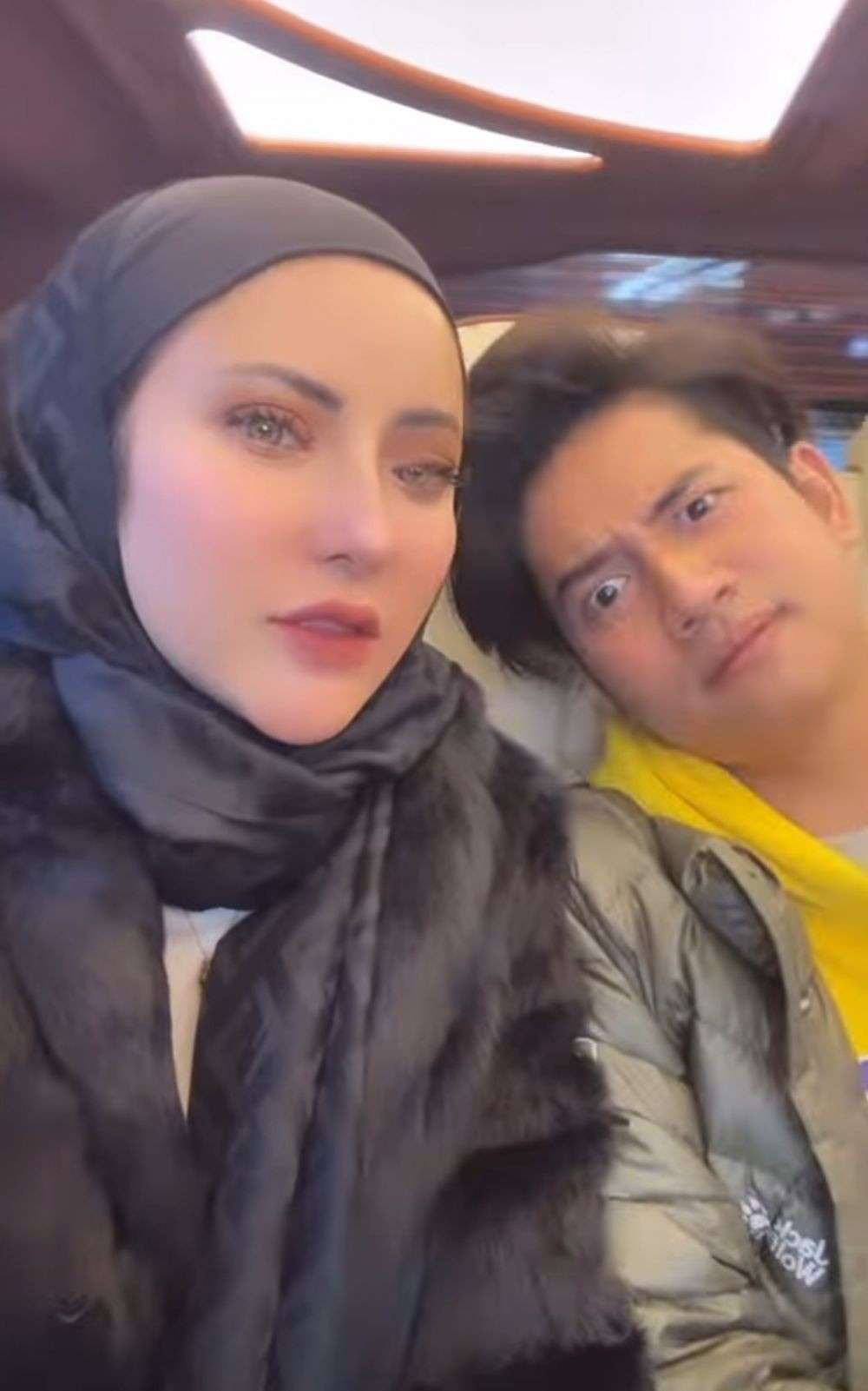 Biasa Tampil Seksi, Intip 10 Potret Cantiknya Ayu Aulia Berhijab Saat Liburan Bareng Zikri Daulay di Turki