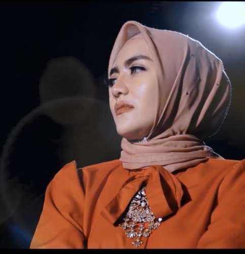 Kini Mantap Berhijab, 8 Potret Terbaru Ria Amelia Pelantun ‘SMS’ Sukses Curi Perhatian!