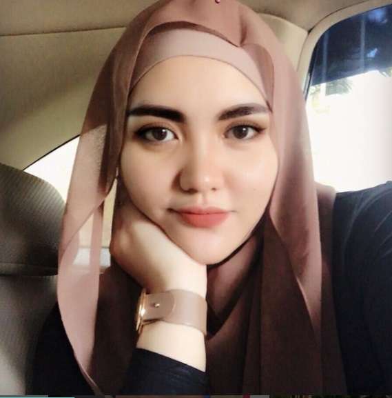 Kini Mantap Berhijab, 8 Potret Terbaru Ria Amelia Pelantun ‘SMS’ Sukses Curi Perhatian!