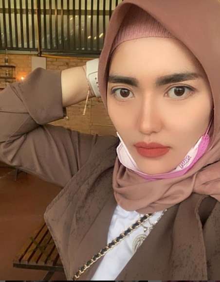 Kini Mantap Berhijab, 8 Potret Terbaru Ria Amelia Pelantun ‘SMS’ Sukses Curi Perhatian!