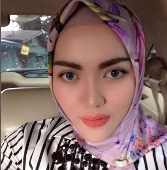 Kini Mantap Berhijab, 8 Potret Terbaru Ria Amelia Pelantun ‘SMS’ Sukses Curi Perhatian!