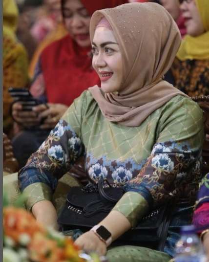 Kini Mantap Berhijab, 8 Potret Terbaru Ria Amelia Pelantun ‘SMS’ Sukses Curi Perhatian!