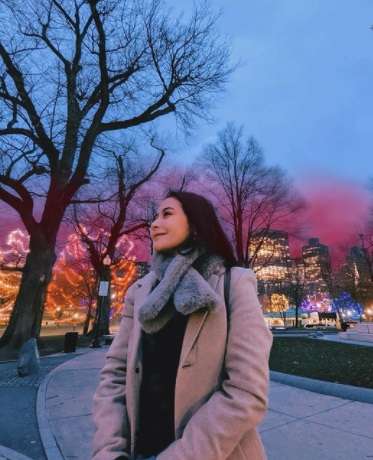 Outfit Kerennya Curi Perhatian, Lihat 7 Potret Prilly Latuconsia Saat Liburan ke AS