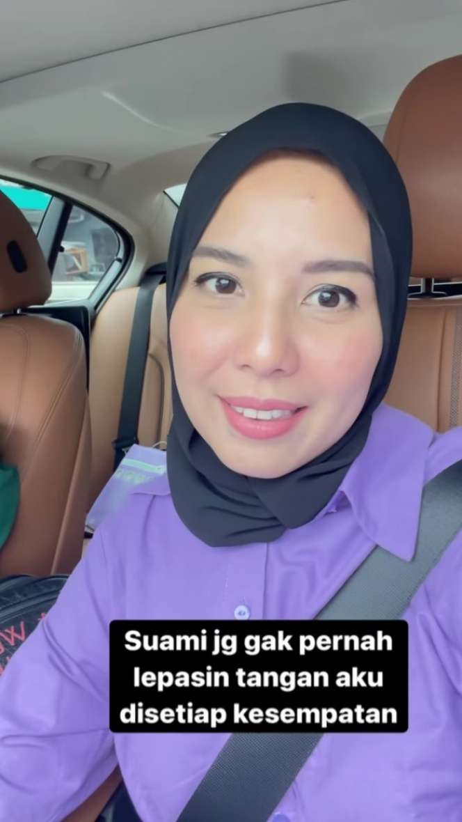5 Potret Tya Ariestya Putuskan Berhijab, Sang Suami Dibikin Pangling