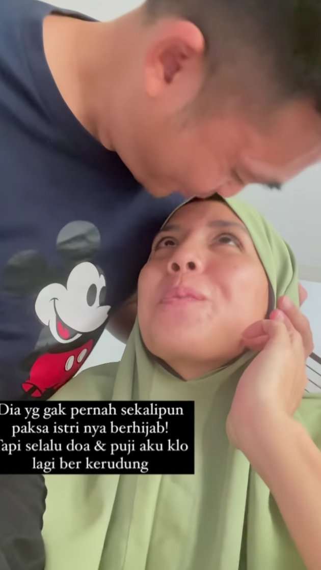 5 Potret Tya Ariestya Putuskan Berhijab, Sang Suami Dibikin Pangling