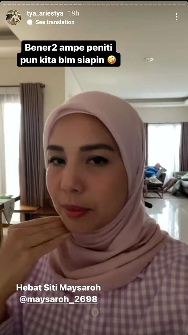 5 Potret Tya Ariestya Putuskan Berhijab, Sang Suami Dibikin Pangling