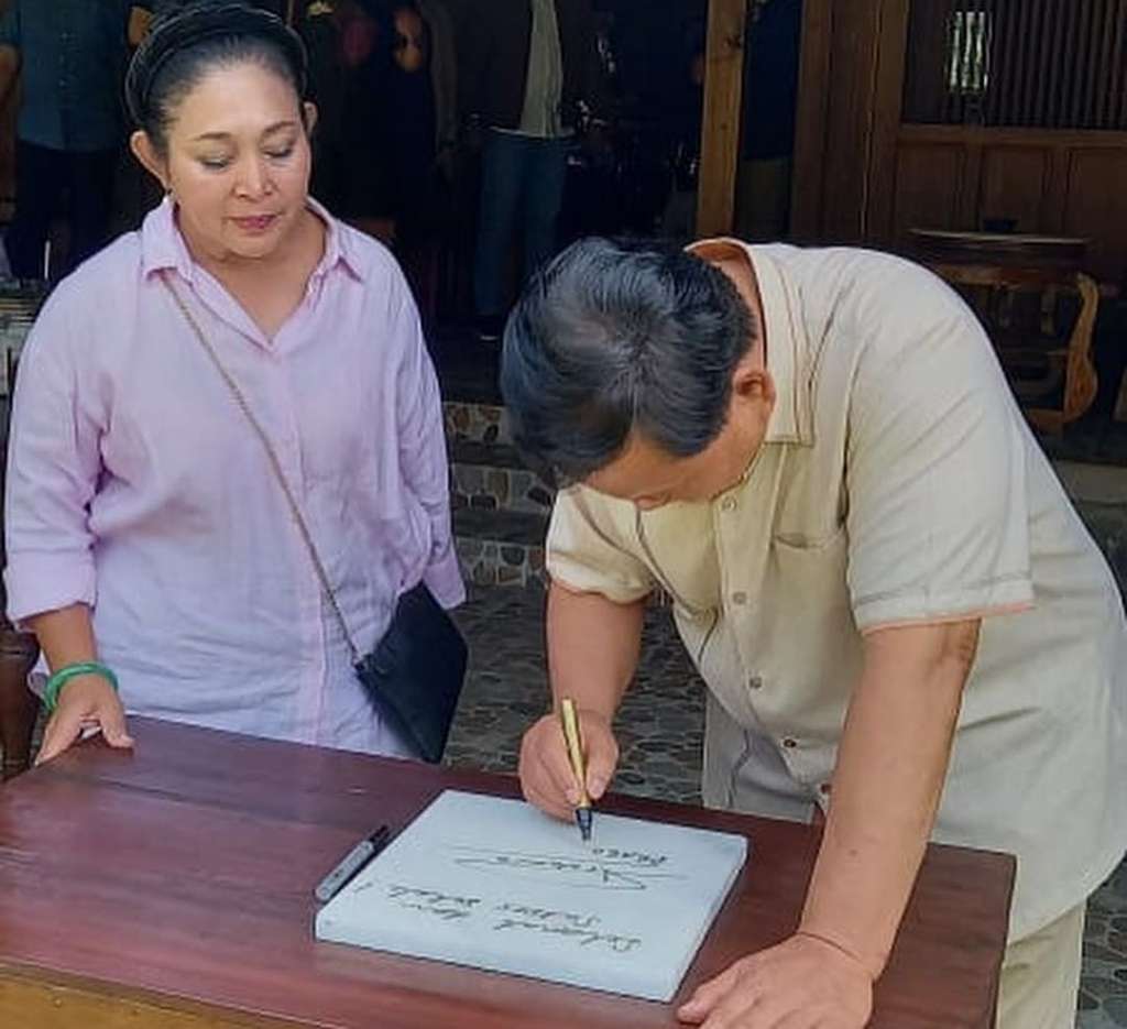10 Penampakan Warung Kopi Milik Titiek Soeharto, Luarnya Sederhana Dalamnya Bikin Melongo!