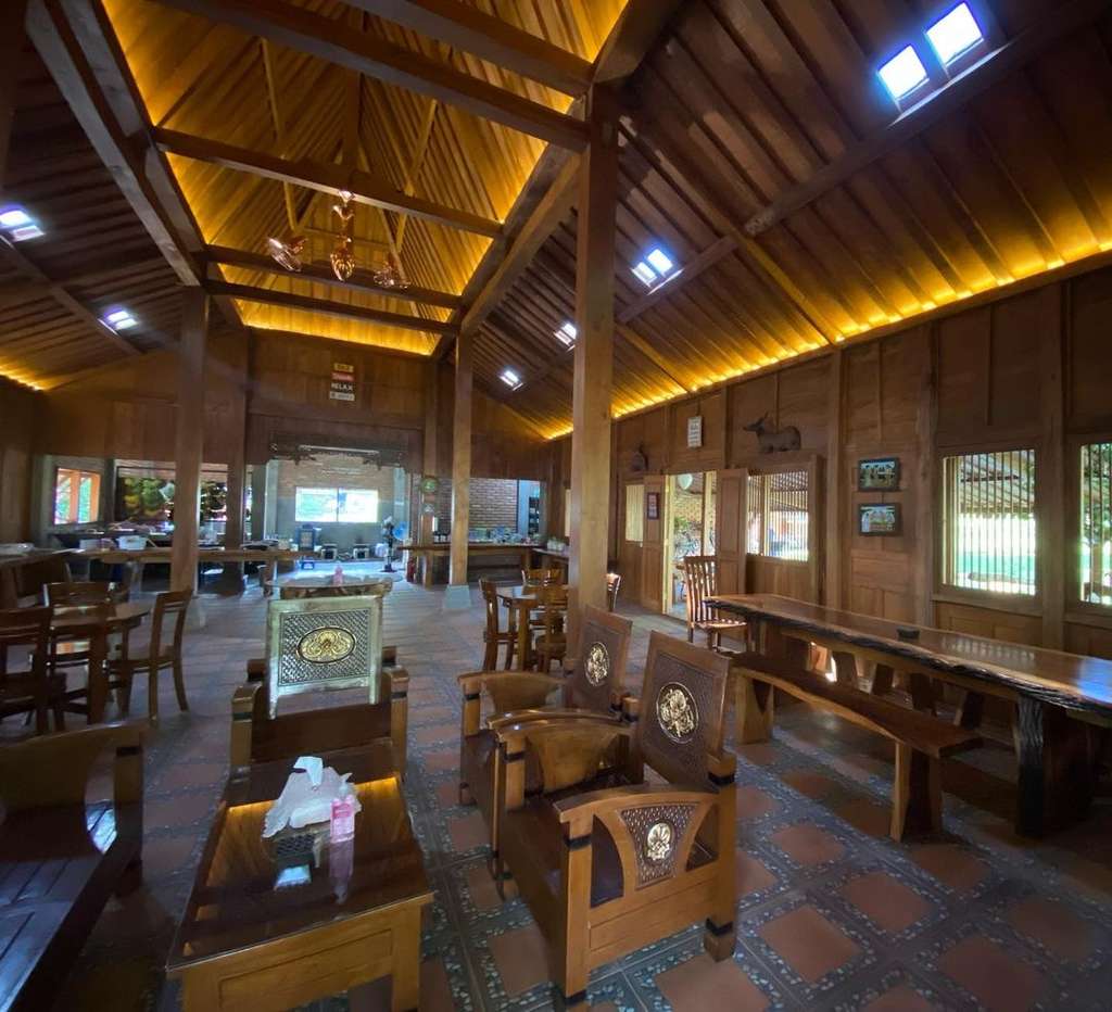 10 Penampakan Warung Kopi Milik Titiek Soeharto, Luarnya Sederhana Dalamnya Bikin Melongo!