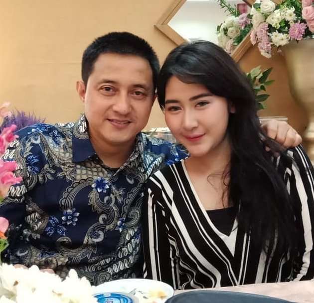 Momen Romantis Legenda Bulu Tangkis Ricky Subagja Bareng Istri Ketiga, Beda Usia 26 Tahun!