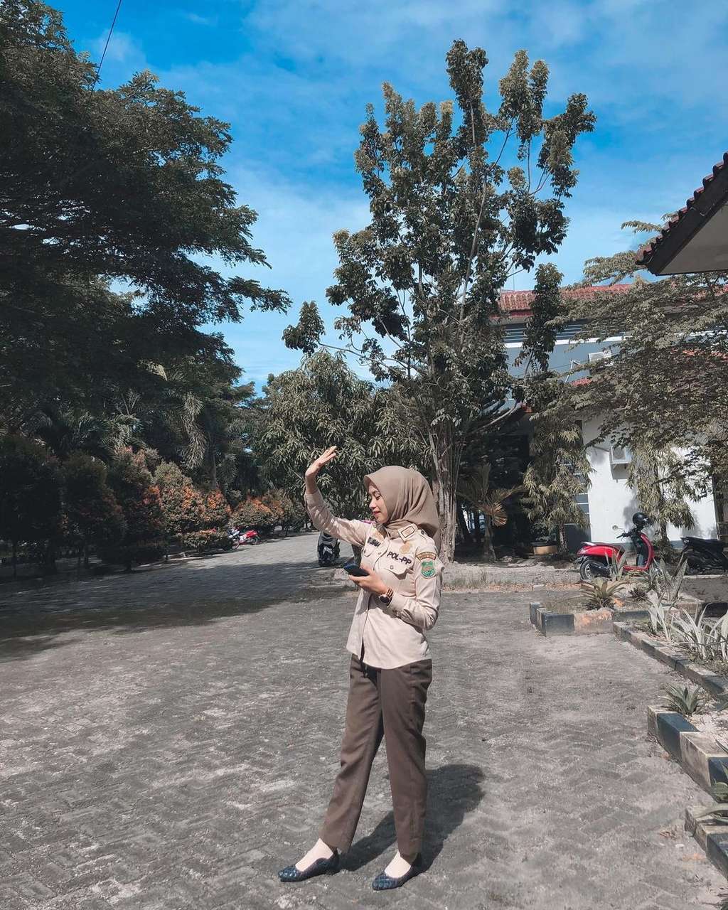 9 Potret Satpol PP Viral yang Cantiknya Kebangetan, Para Pria Auto Pengen Digerebek!