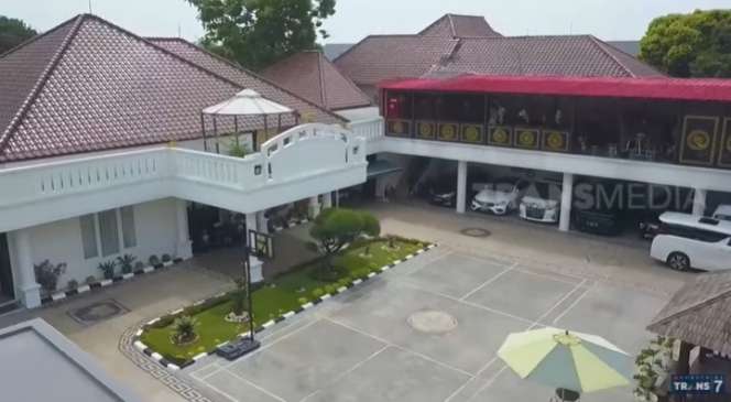 8 Potret Rumah Mewah Pengacara Kondang Ina Rachman, Isinya Bikin Melongo!