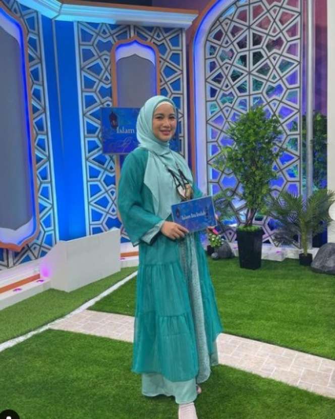 9 Gaya Chacha Frederica yang Kini Jadi Istri Pejabat, Kece Dasteran!