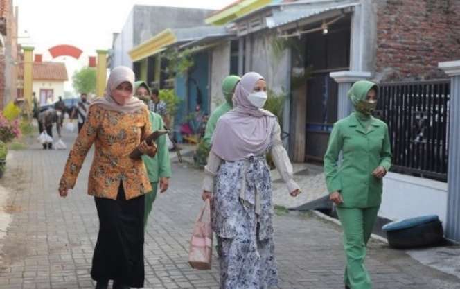 9 Gaya Chacha Frederica yang Kini Jadi Istri Pejabat, Kece Dasteran!