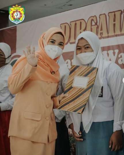 9 Gaya Chacha Frederica yang Kini Jadi Istri Pejabat, Kece Dasteran!