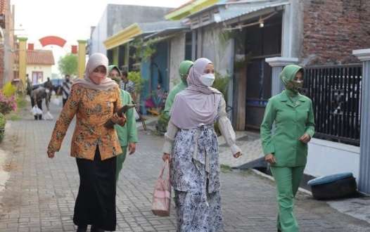 9 Gaya Chacha Frederica yang Kini Jadi Istri Pejabat, Kece Dasteran!