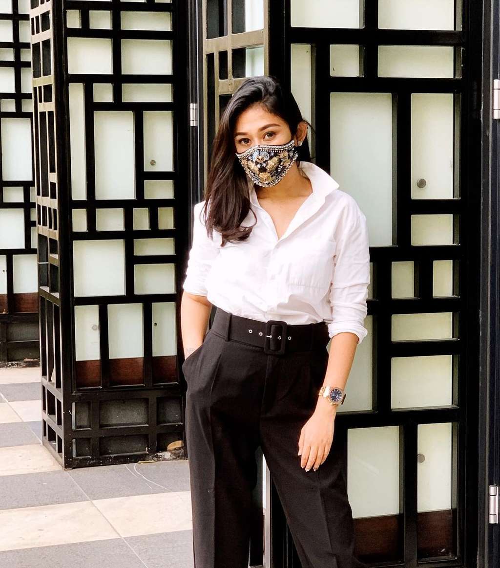 10 Potret Gaya Hidup Mewah Oline Mendeng si Office Girl, Ternyata ‘Sultan’ di Dunia Nyata!