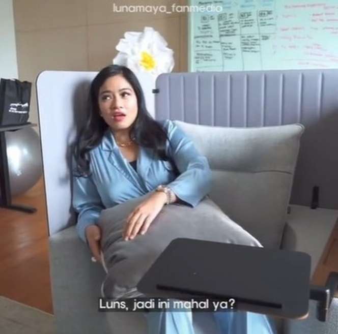 9 Penampakan Kursi Rp80 Juta Luna Maya yang Viral, Bentuknya Malah Bikin Syok!