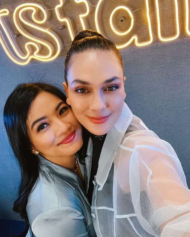 9 Penampakan Kursi Rp80 Juta Luna Maya yang Viral, Bentuknya Malah Bikin Syok!