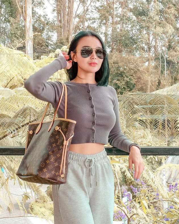 8 Potret Wika Salim Pamer Pinggang Ramping Bak Boneka, Warganet Sampai Dibuat Takjub!