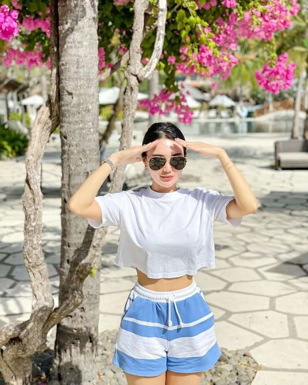 8 Potret Wika Salim Pamer Pinggang Ramping Bak Boneka, Warganet Sampai Dibuat Takjub!