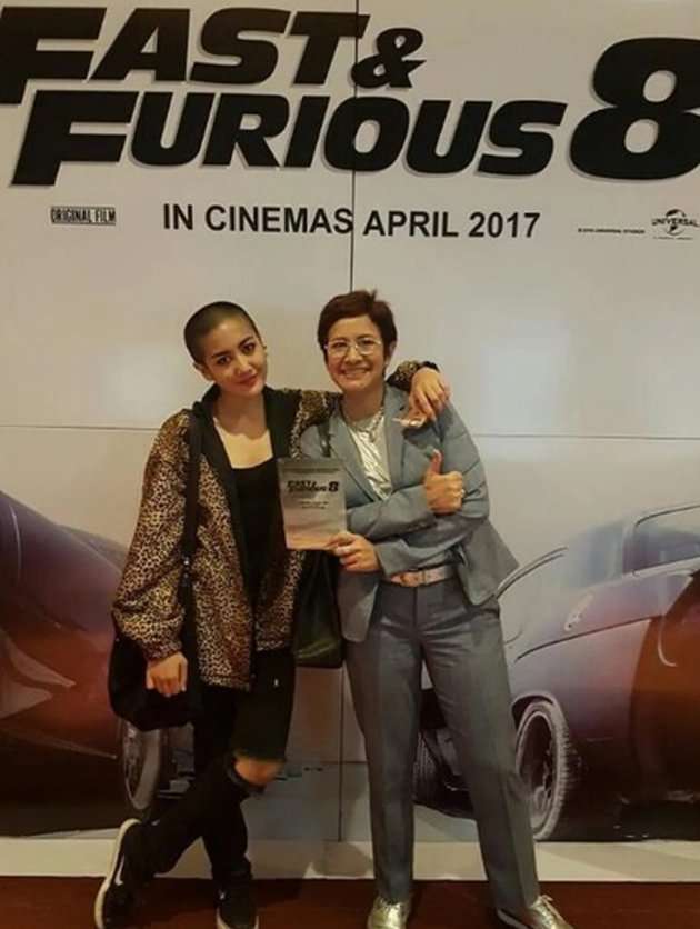 10 Potret Maura Magnalia, Putri Cantik Politisi Nurul Arifin Meninggal Dunia di Meja Makan