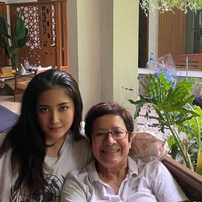 10 Potret Maura Magnalia, Putri Cantik Politisi Nurul Arifin Meninggal Dunia di Meja Makan