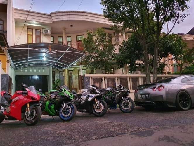 Adu Mewah 7 Rumah Crazy Rich Indonesia, Milik Indra Kenz Paling Megah Bak Istana!