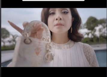 6 Potret Nagita Slavina Jadi Model Brand Ternama, Aura Cantiknya Mahal Banget!