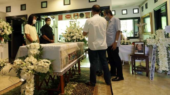 FOTO: Duka di Rumah Maura Magnalia, Putri Nurul Arifin yang Meninggal Dunia
