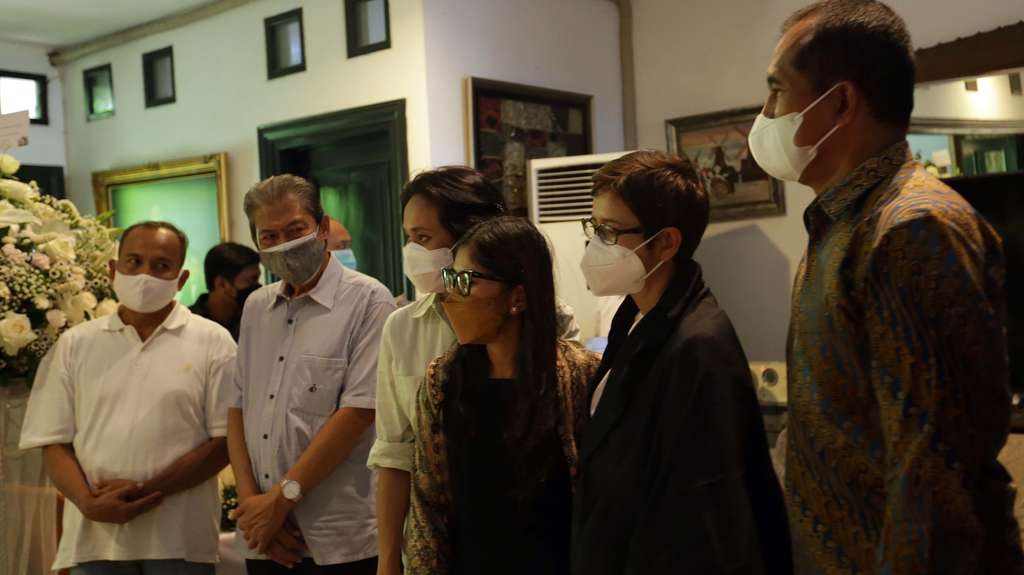 FOTO: Duka di Rumah Maura Magnalia, Putri Nurul Arifin yang Meninggal Dunia