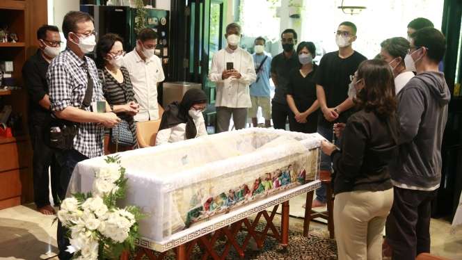 FOTO: Artis Hingga Menteri Berduka untuk Putri Sulung Nurul Arifin