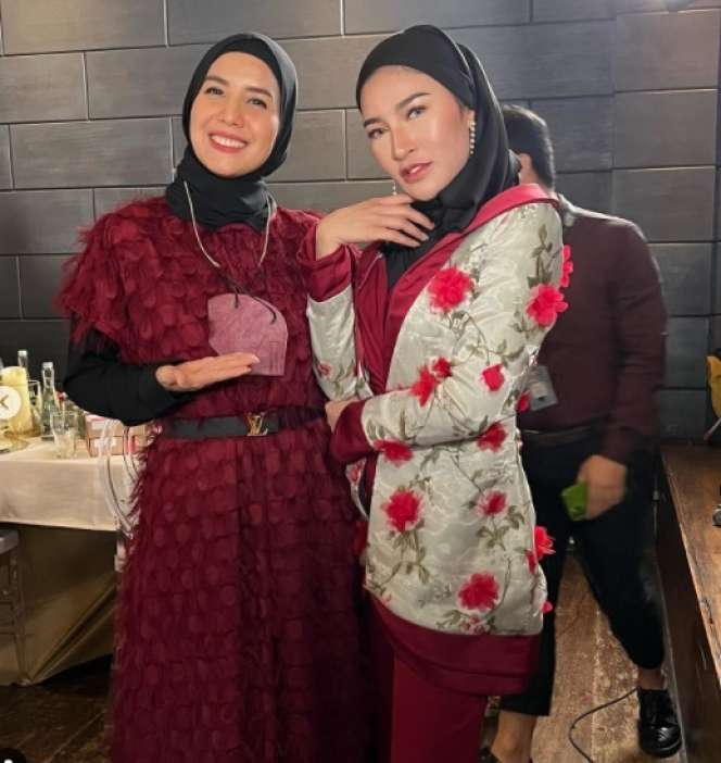 Penampilan Terbaru Tya Ariestya Usai Berhijab, Makin Nyaman Meski Sempat Dikritik!