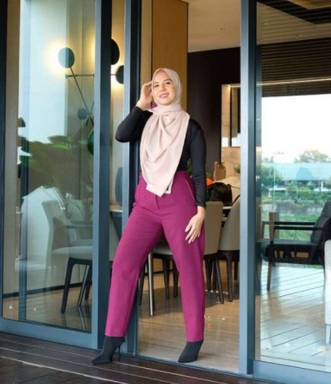 Penampilan Terbaru Tya Ariestya Usai Berhijab, Makin Nyaman Meski Sempat Dikritik!