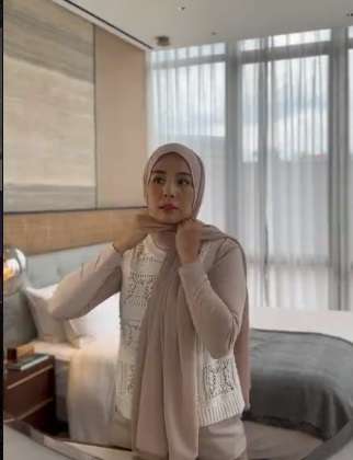 Penampilan Terbaru Tya Ariestya Usai Berhijab, Makin Nyaman Meski Sempat Dikritik!