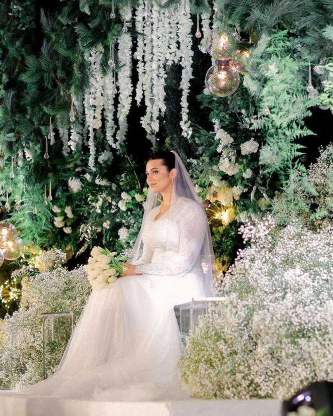 7 Potret Athisha Khan Adik Ipar Engku Emran Menikah, Gaun Pengantin Jadi Sorotan!