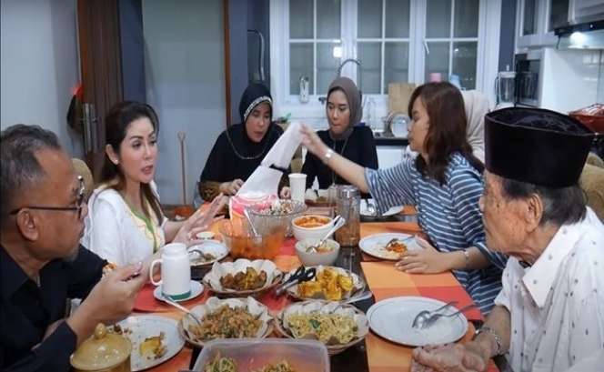 Potret Rumah Mewah Kristina, Dulu Pernah Tinggal Di Gang Sempit!