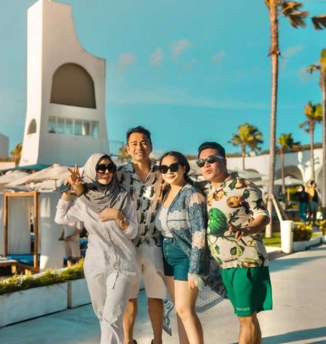 Bukti Enaknya Jadi Karyawan Raffi Ahmad dan Nagita Slavina, Diajak Liburan Bareng, Tidur di Hotel Mewah!