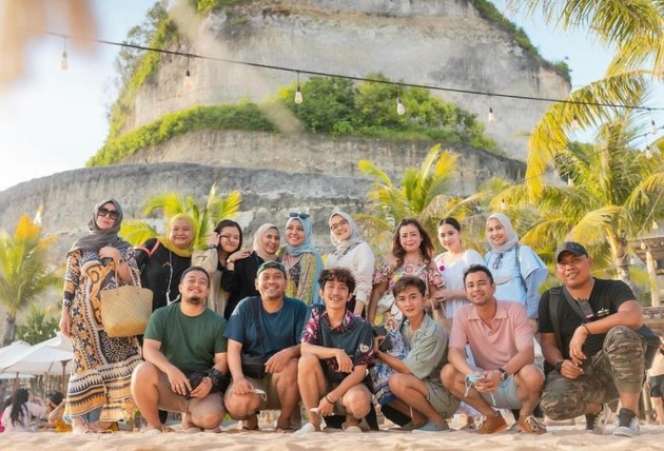 Bukti Enaknya Jadi Karyawan Raffi Ahmad dan Nagita Slavina, Diajak Liburan Bareng, Tidur di Hotel Mewah!